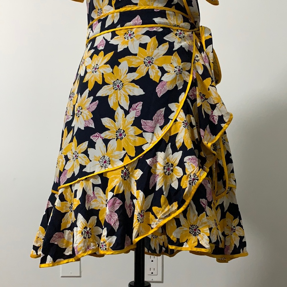 Cinq á Sept Navy Floral Silk Wrap Dress - Picture 8 of 9